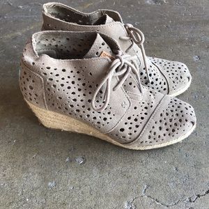 Toms (limited edition) suede booties
